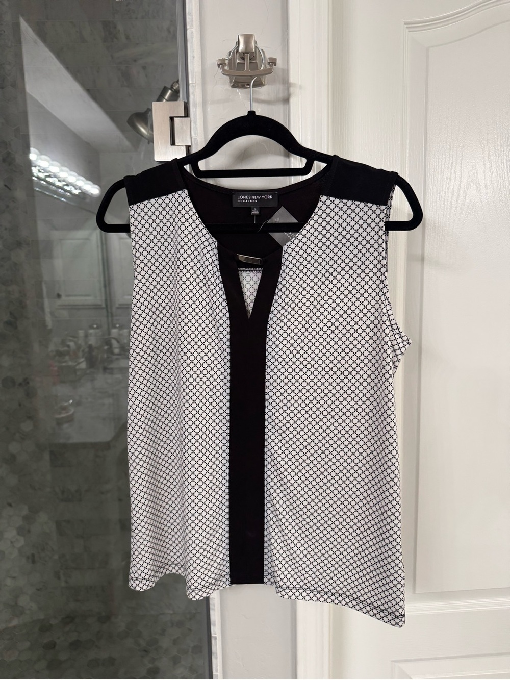 Jones New York Black White Sleeveless Blouse Size Large NWT